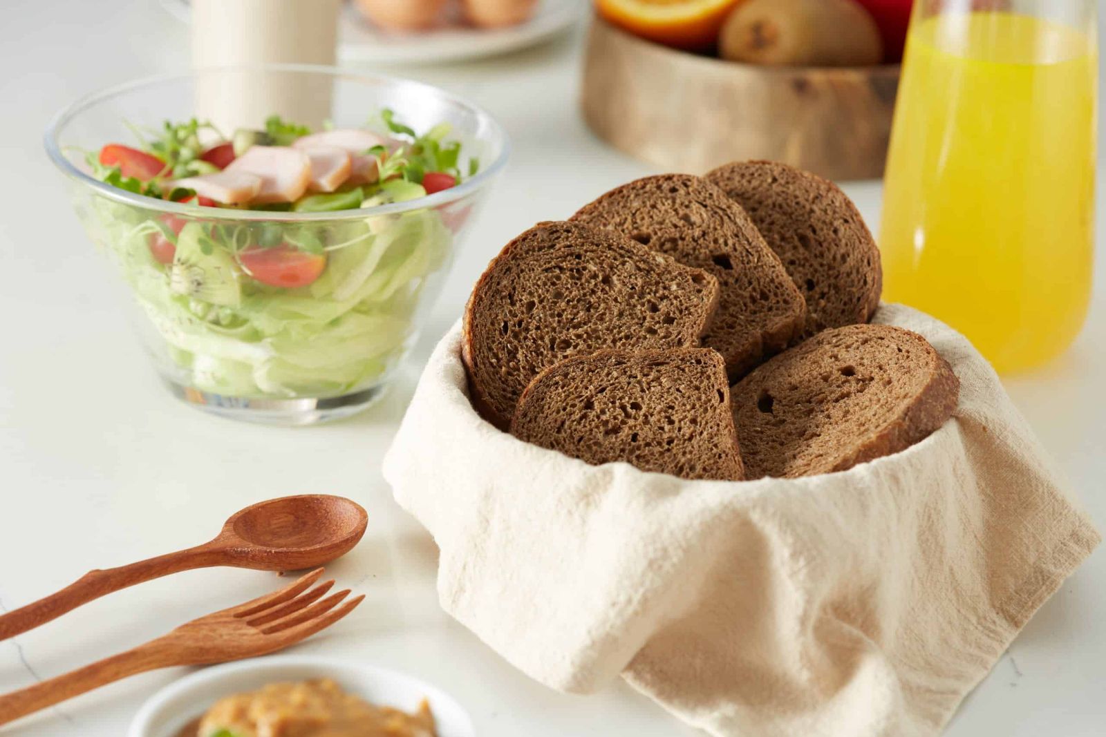 Người có thói quen ăn sáng với bánh mì đen kiểm soát cân nặng tốt hơn Người có thói quen ăn sáng với bánh mì đen kiểm soát cân nặng tốt hơn